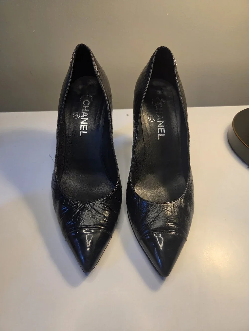 Chanel pumps black leather CC Pointed Cap Toe Size 40 Authentic